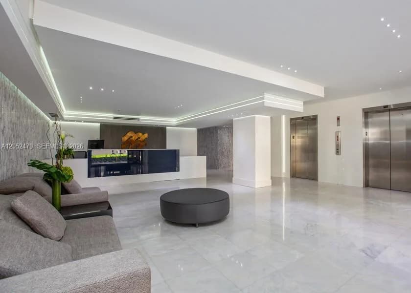 6423 Collins Ave # 809, Miami Beach FL 33141