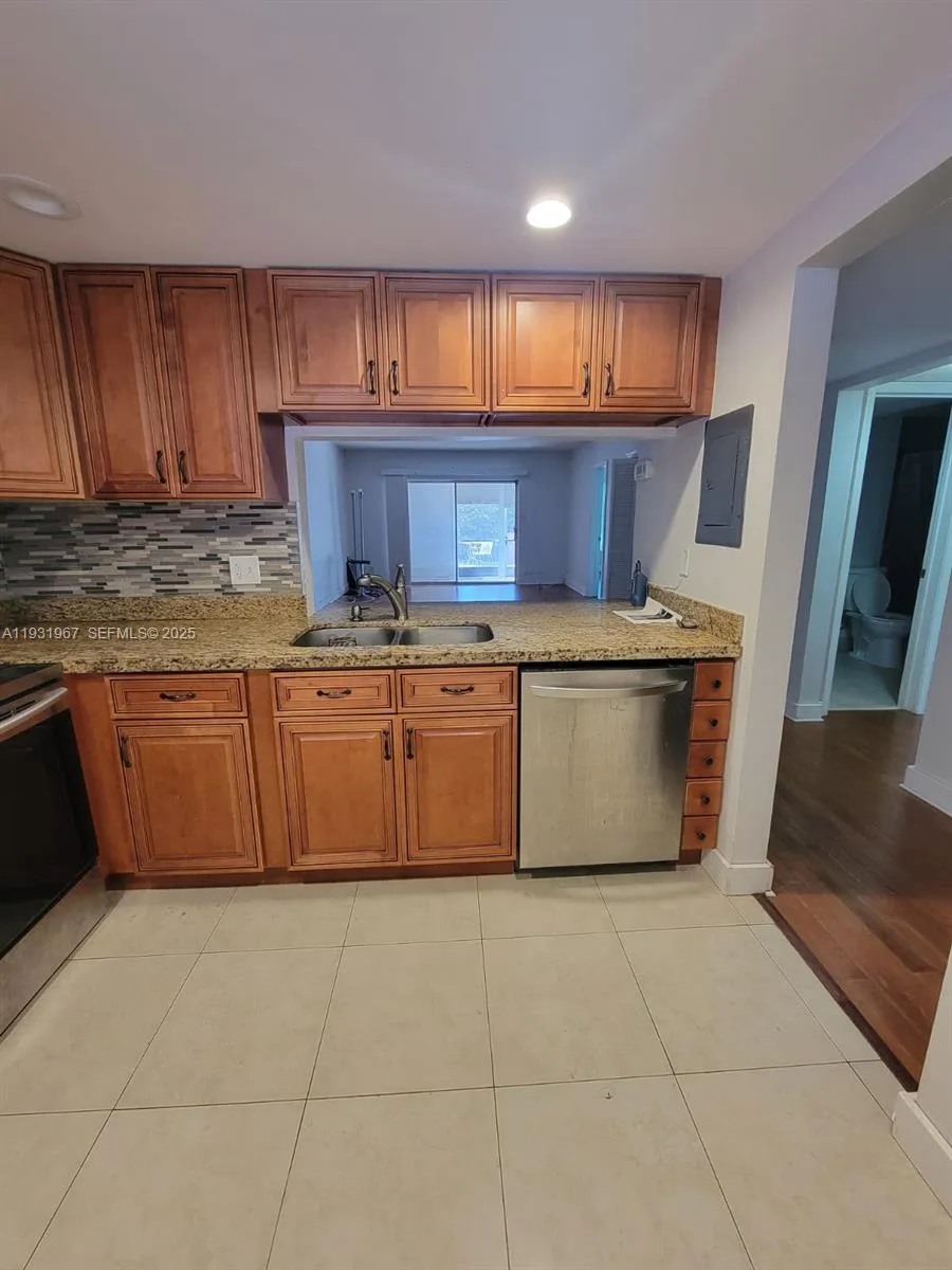 4321 NW 9th Ave # 102, Deerfield Beach FL 33064