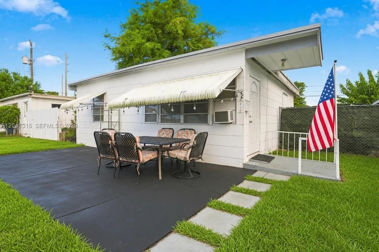 2118 Coolidge St, Hollywood, FL 33020