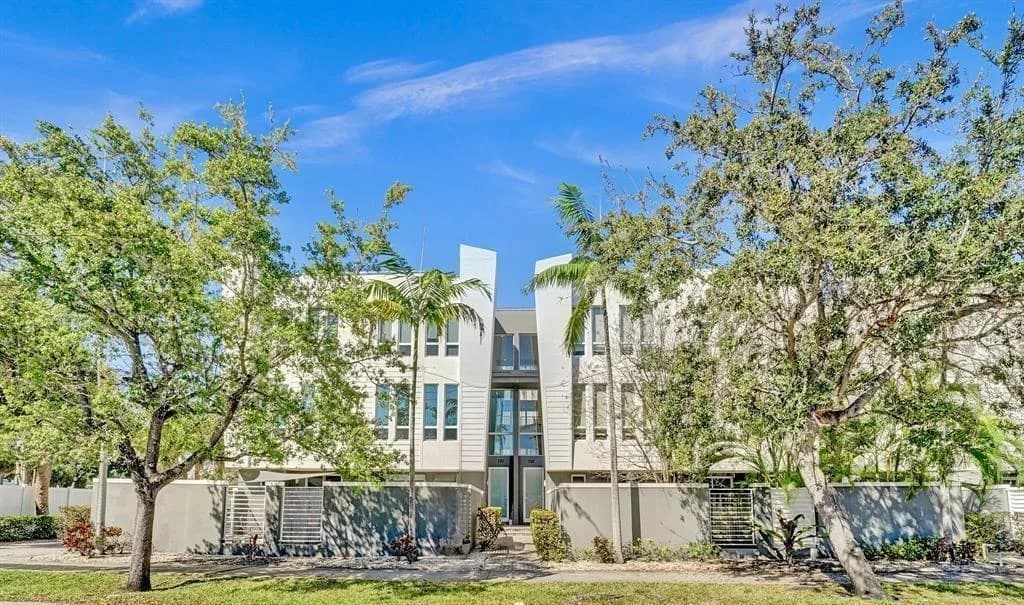 703 SE 16th Court, Fort Lauderdale FL 33316
