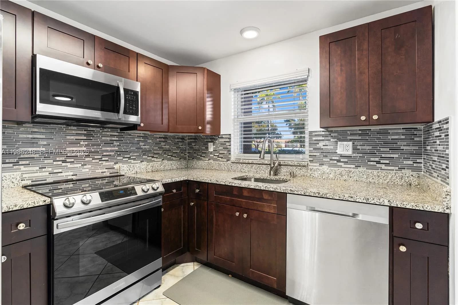9540 Sunrise Lakes Blvd # 103, Sunrise FL 33322