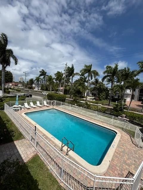 500 Layne Blvd # 20, Hallandale Beach FL 33009