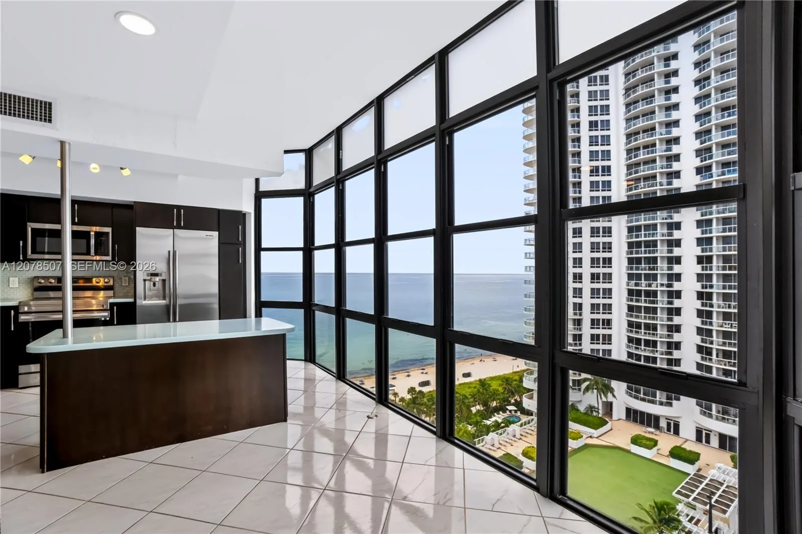 6423 Collins Ave # 1702, Miami Beach, FL 33141