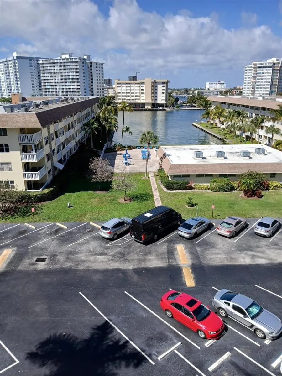 1893 S Ocean Drive # 605, Hallandale Beach FL 33009