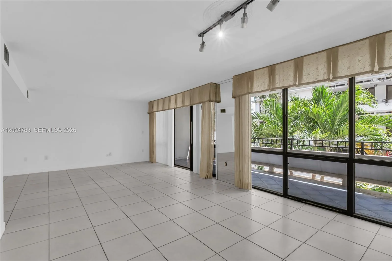 13951 Kendale Lakes Cir # 208A, Miami, FL 33183