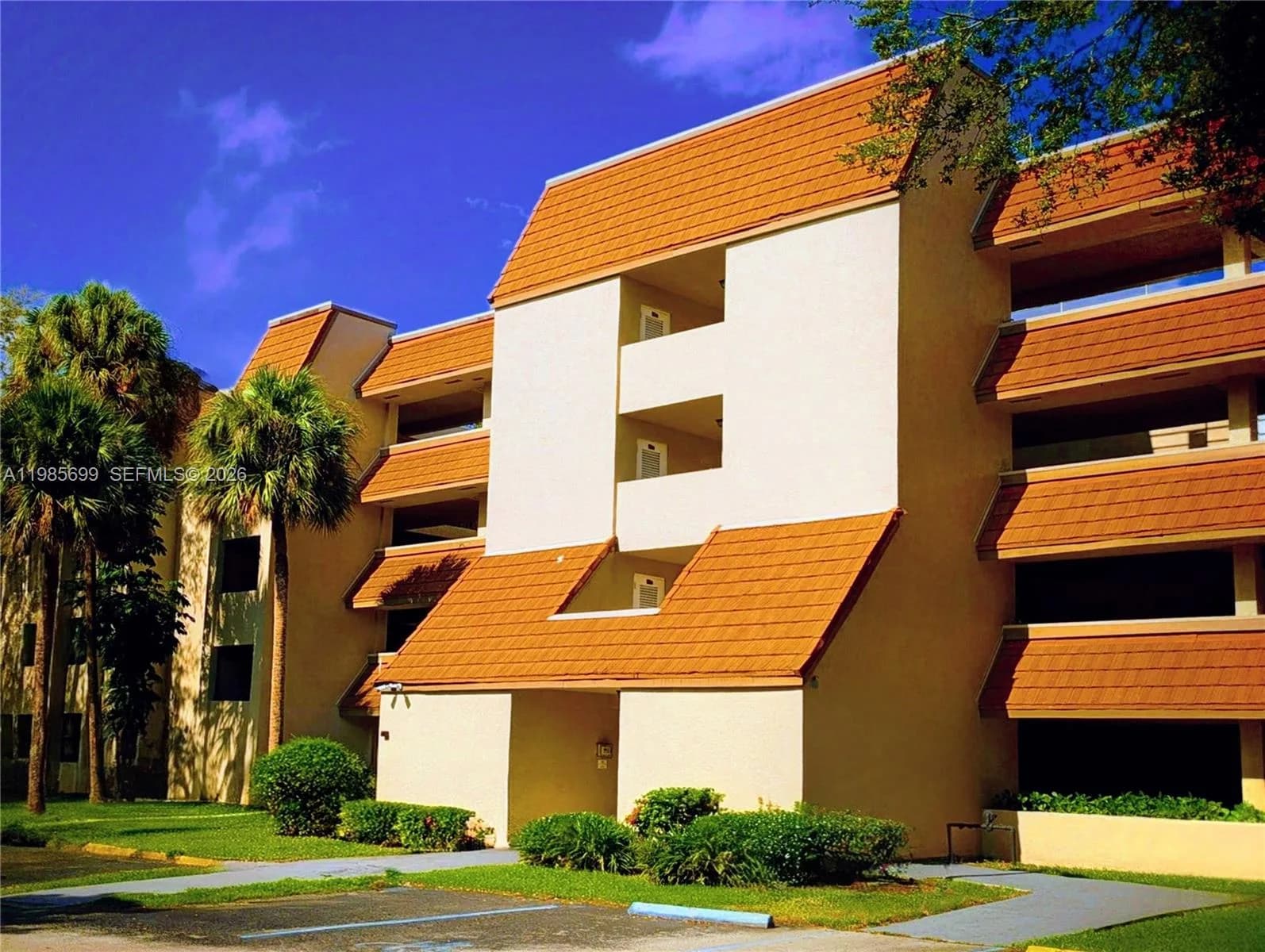601 Ives Dairy Rd # 103-8, Miami, FL 33179
