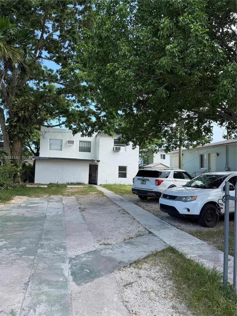 1832 NW 46th St # l, Miami, FL 33142
