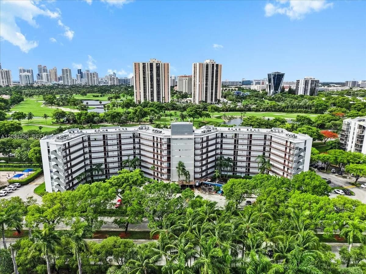 3101 N Country Club Dr # 209, Aventura, FL 33180