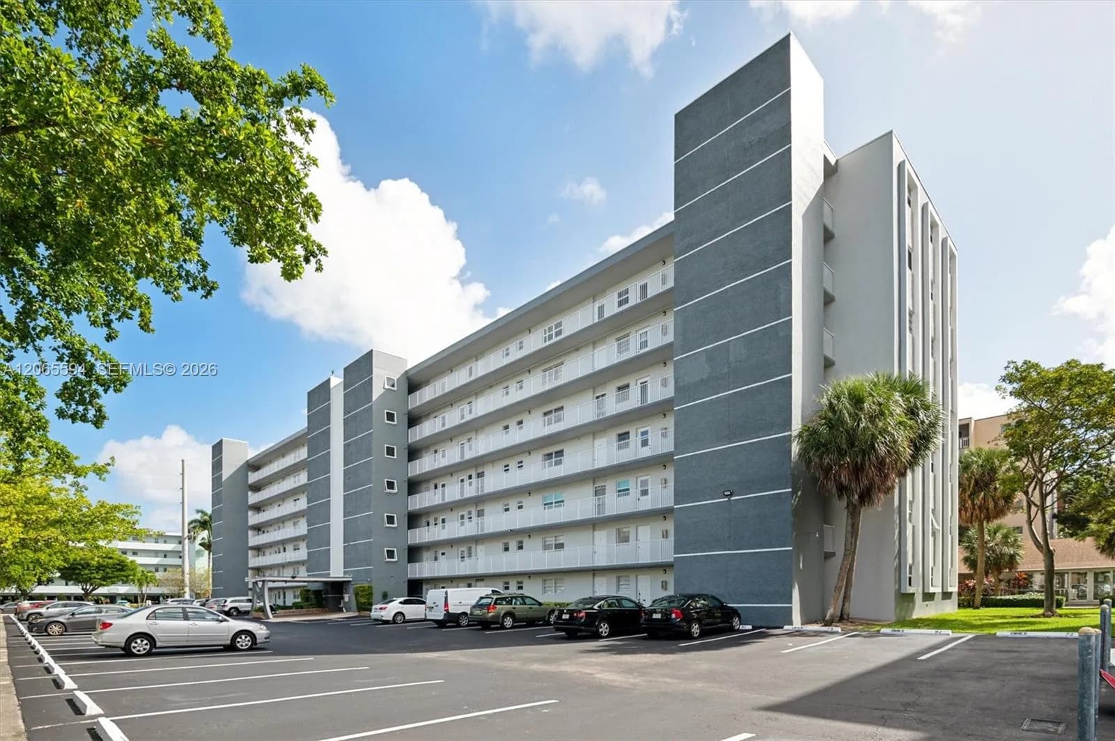 619 NE 14th Ave # 101, Hallandale Beach FL 33009