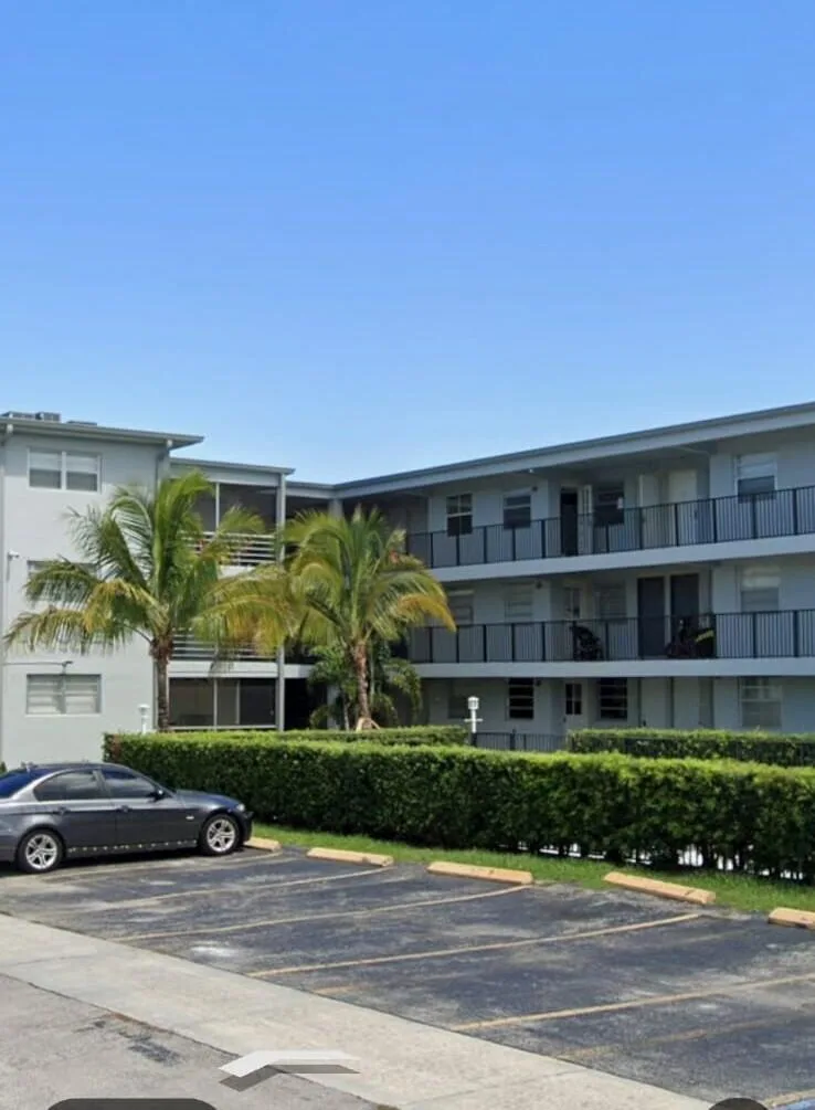 1100 NE 1st Court # 305, Hallandale Beach FL 33009