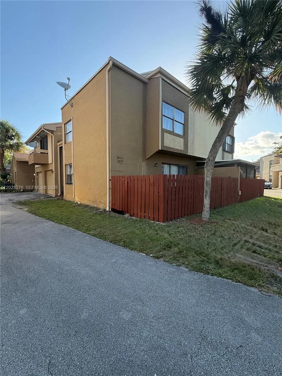 8330 N Missionwood Cir # B-23, Miramar FL 33025