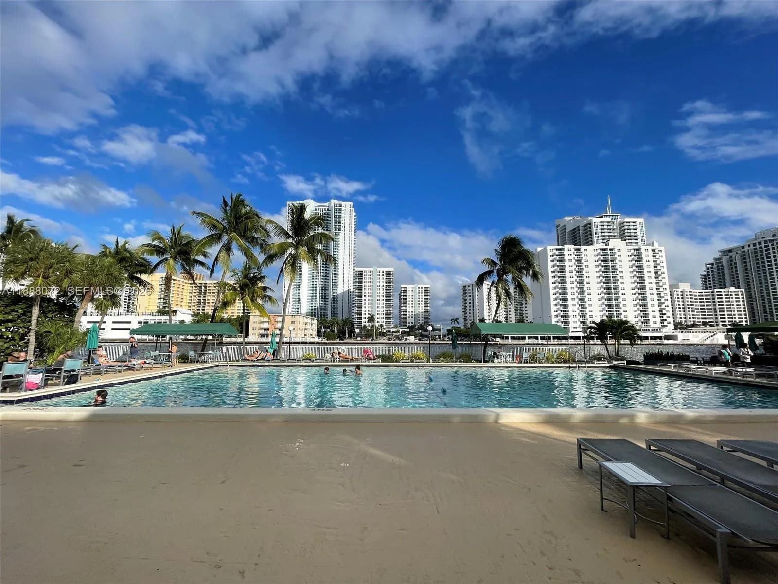 1000 Parkview Dr # 627, Hallandale Beach FL 33009