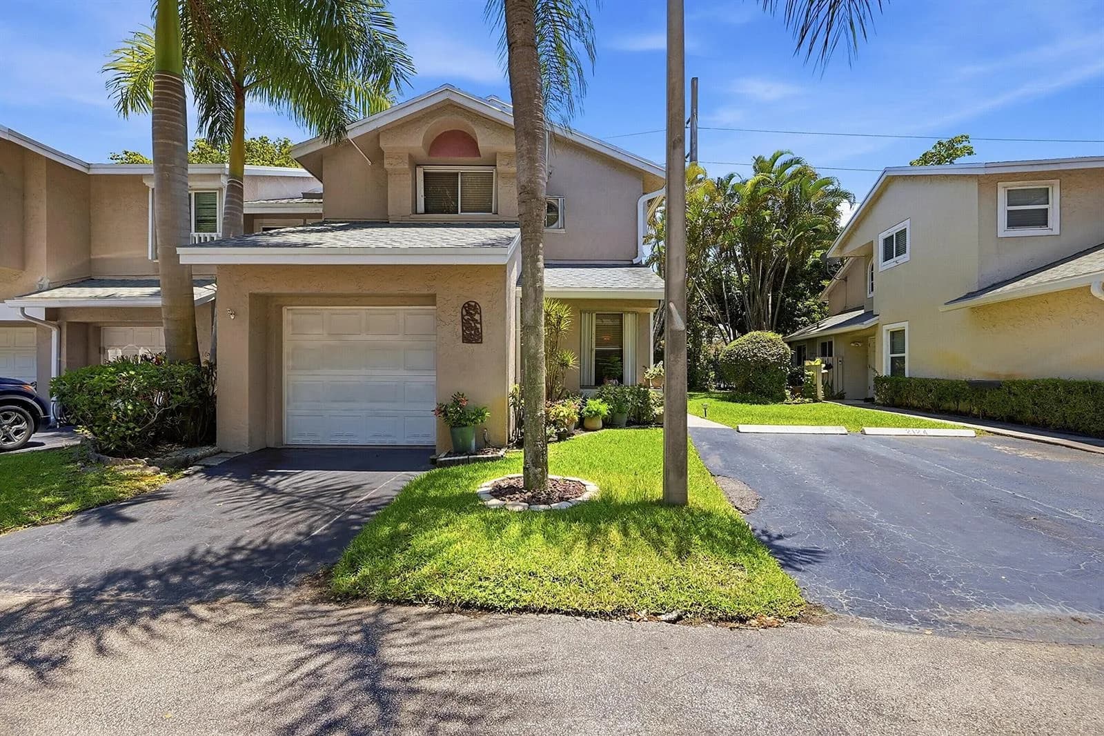 2118 Discovery Circle W, Deerfield Beach, FL 33442