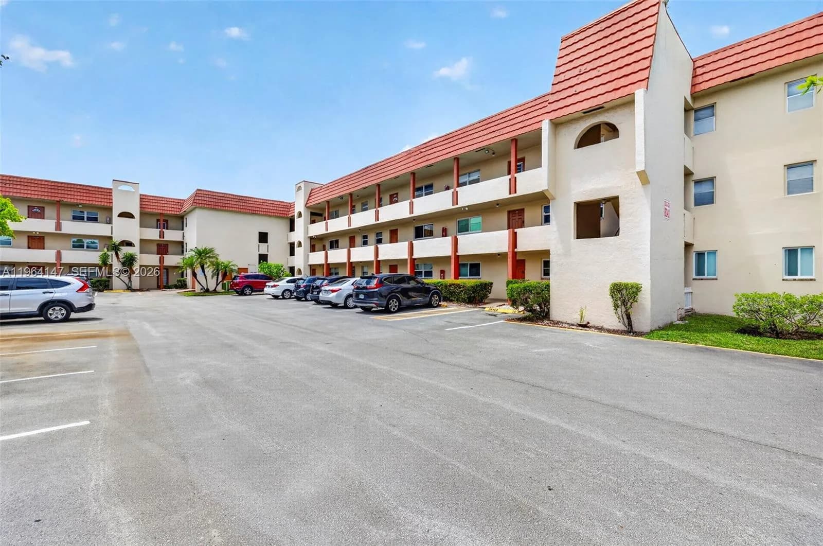8040 N Sunrise Lakes Dr # 108, Sunrise FL 33322