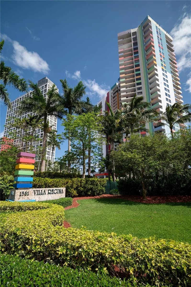 1581 Brickell Ave, Miami FL 33129