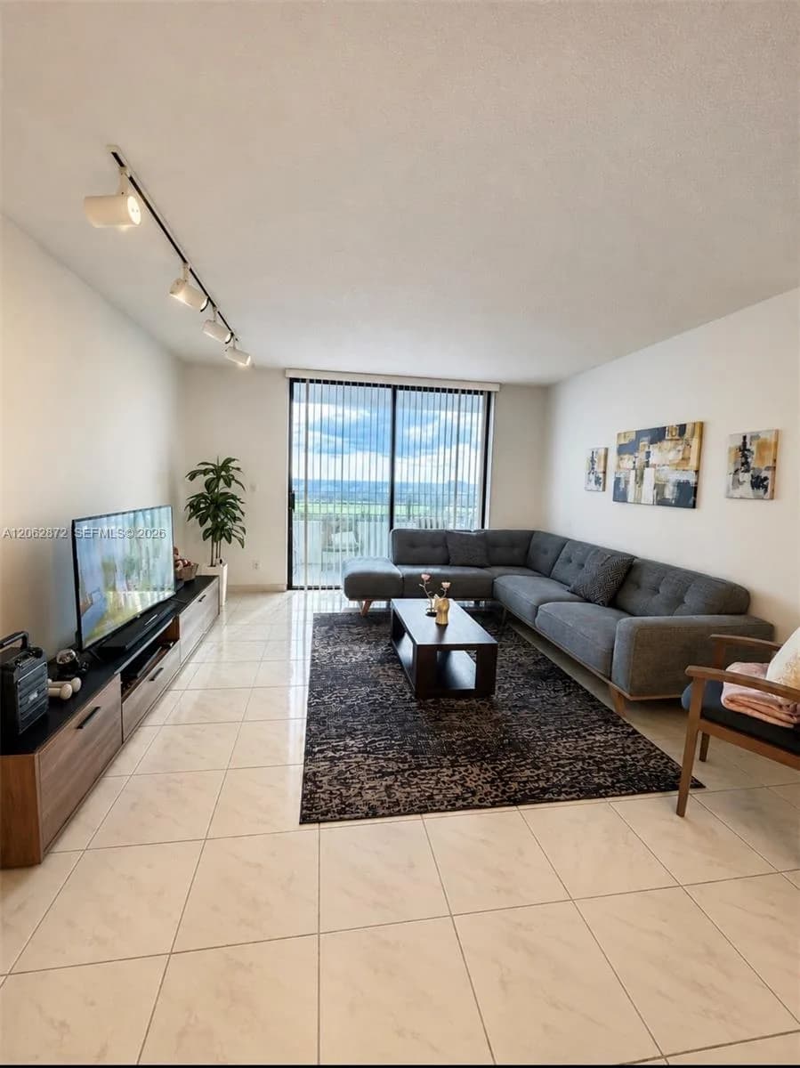 600 Three Islands Blvd # 1207, Hallandale Beach, FL 33009