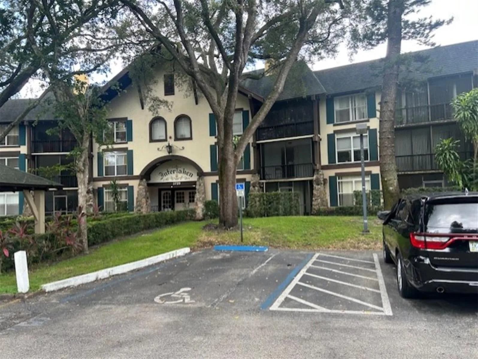3720 Inverrary Drive # 1t, Lauderhill FL 33319