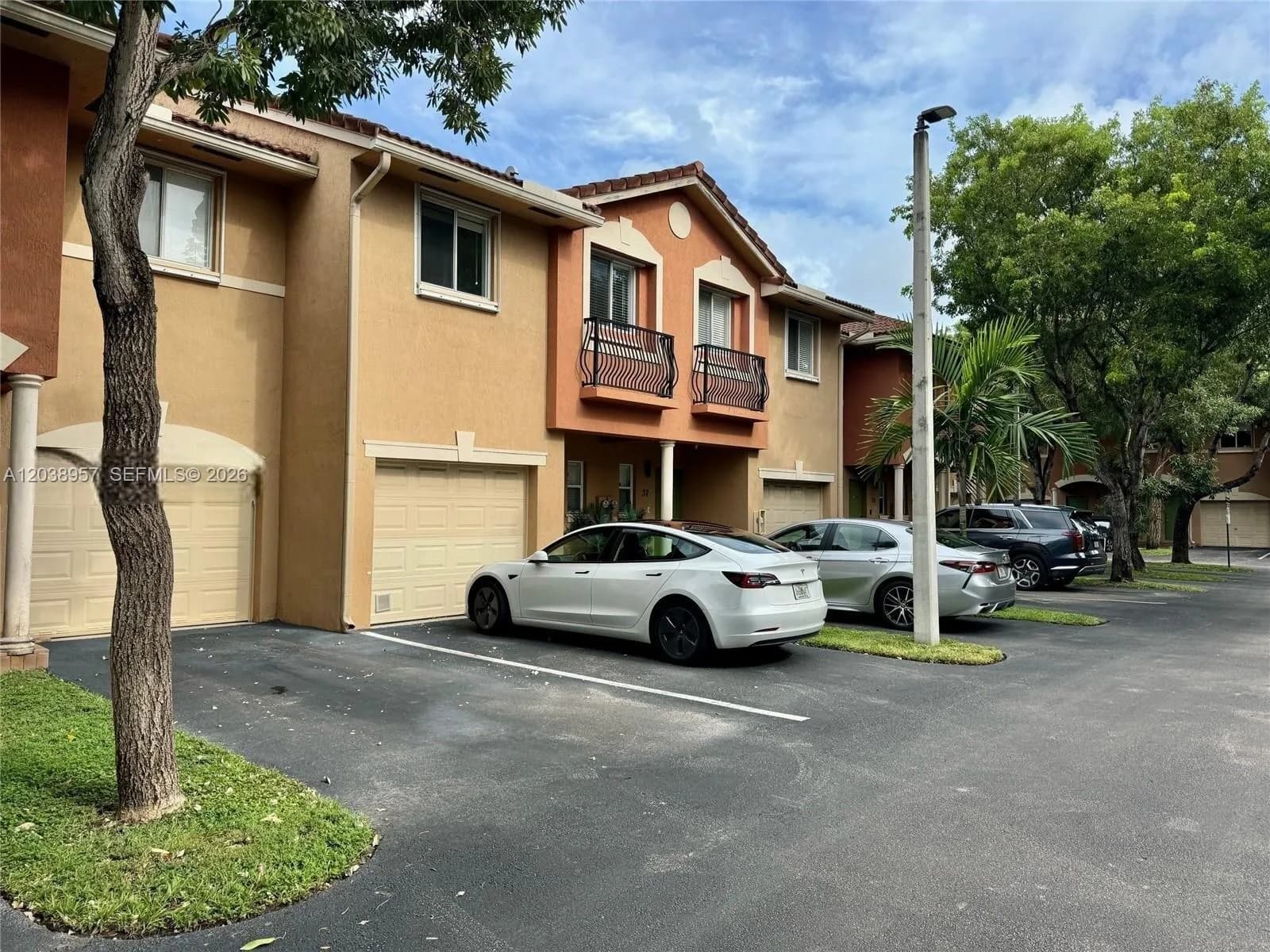 35 SE 3rd Ave # 11, Hallandale Beach FL 33009
