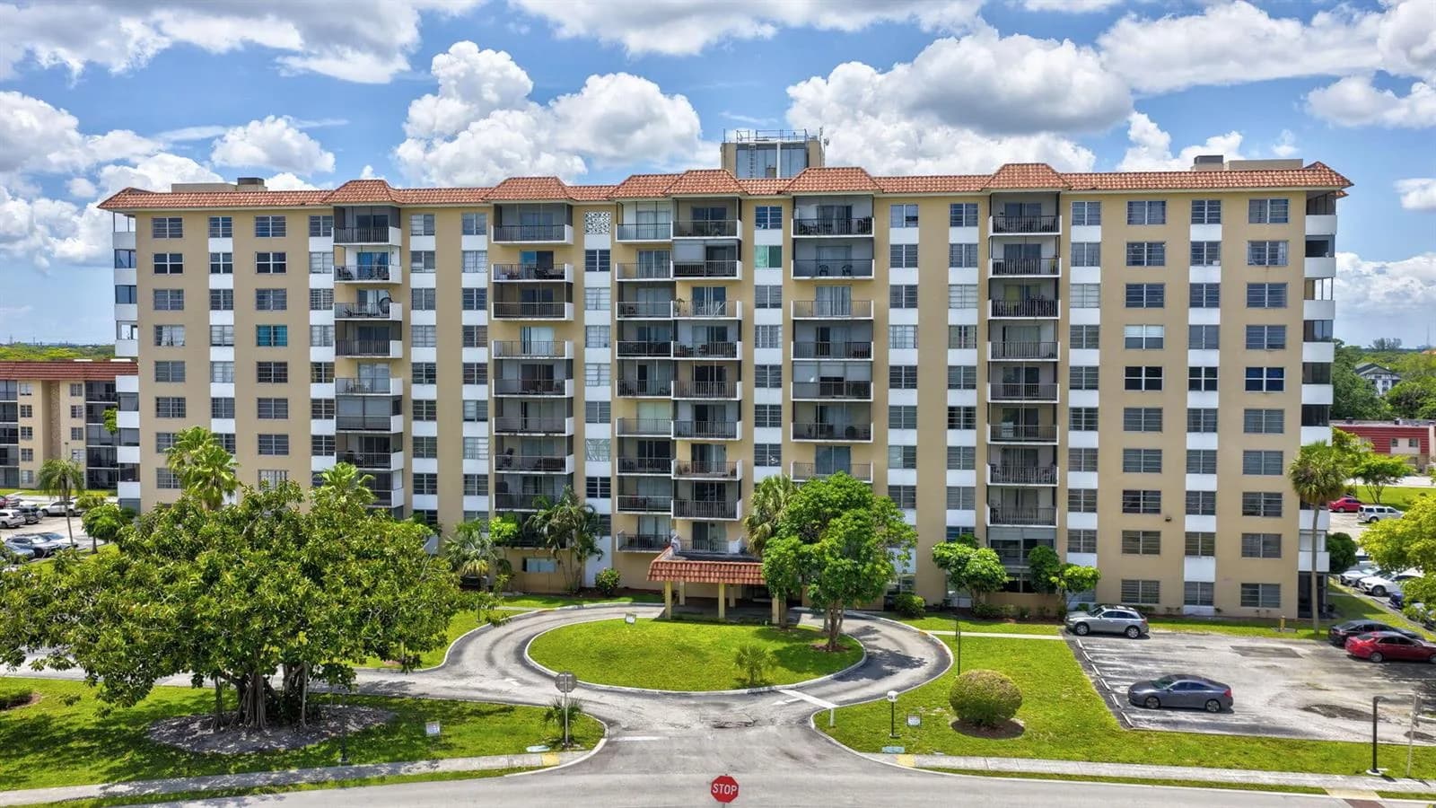 4174 Inverrary Drive # 513, Lauderhill FL 33319