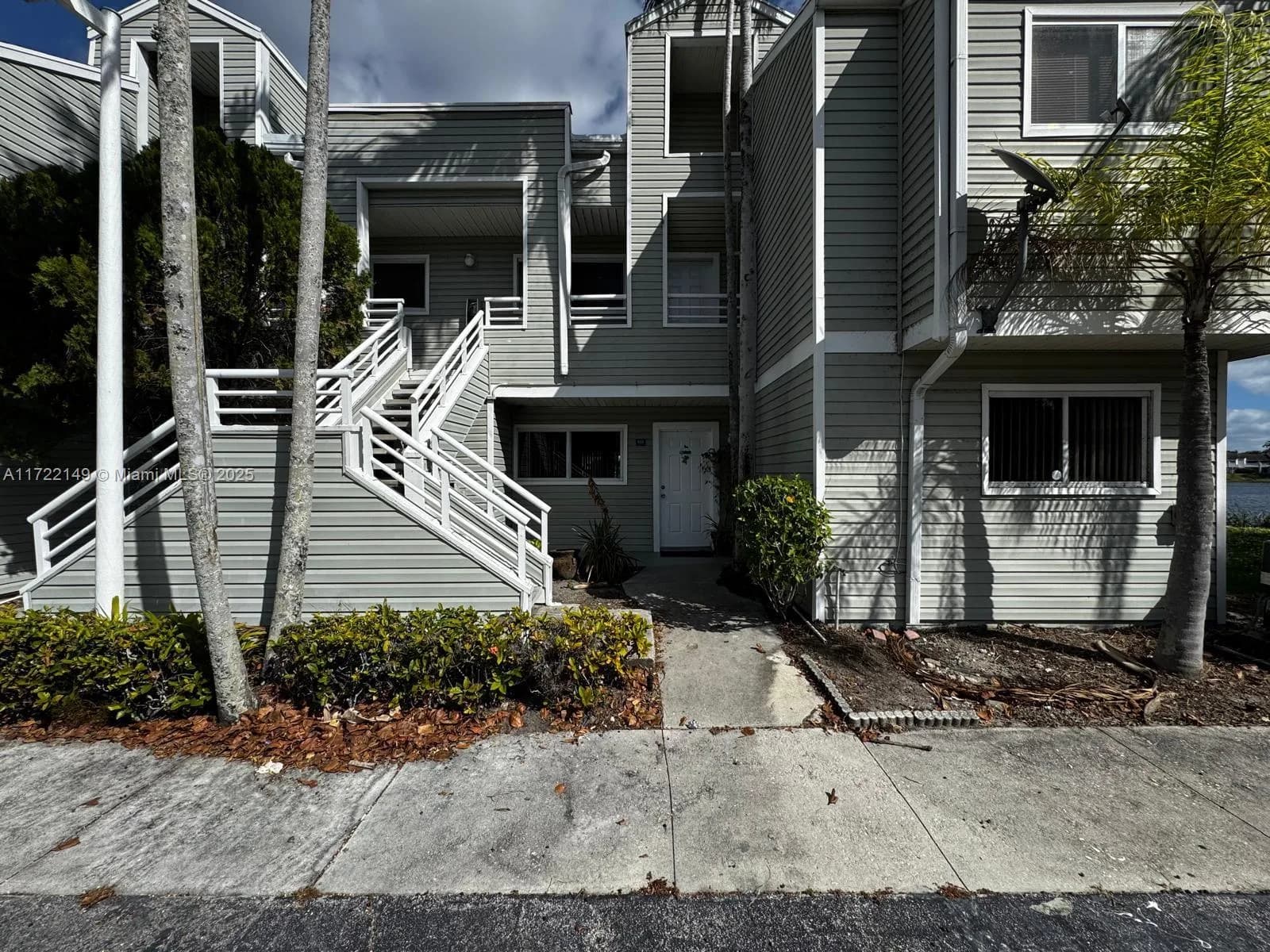 3437 NW 44th St # 208, Oakland Park FL 33309