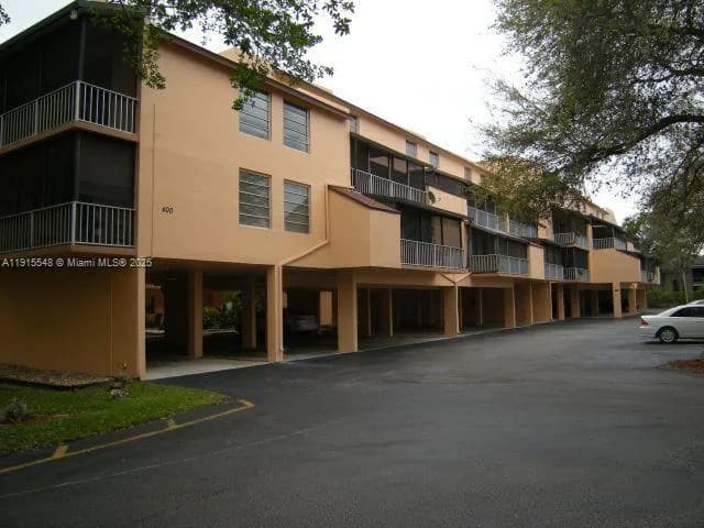 400 Commodore Dr # 108, Plantation FL 33325