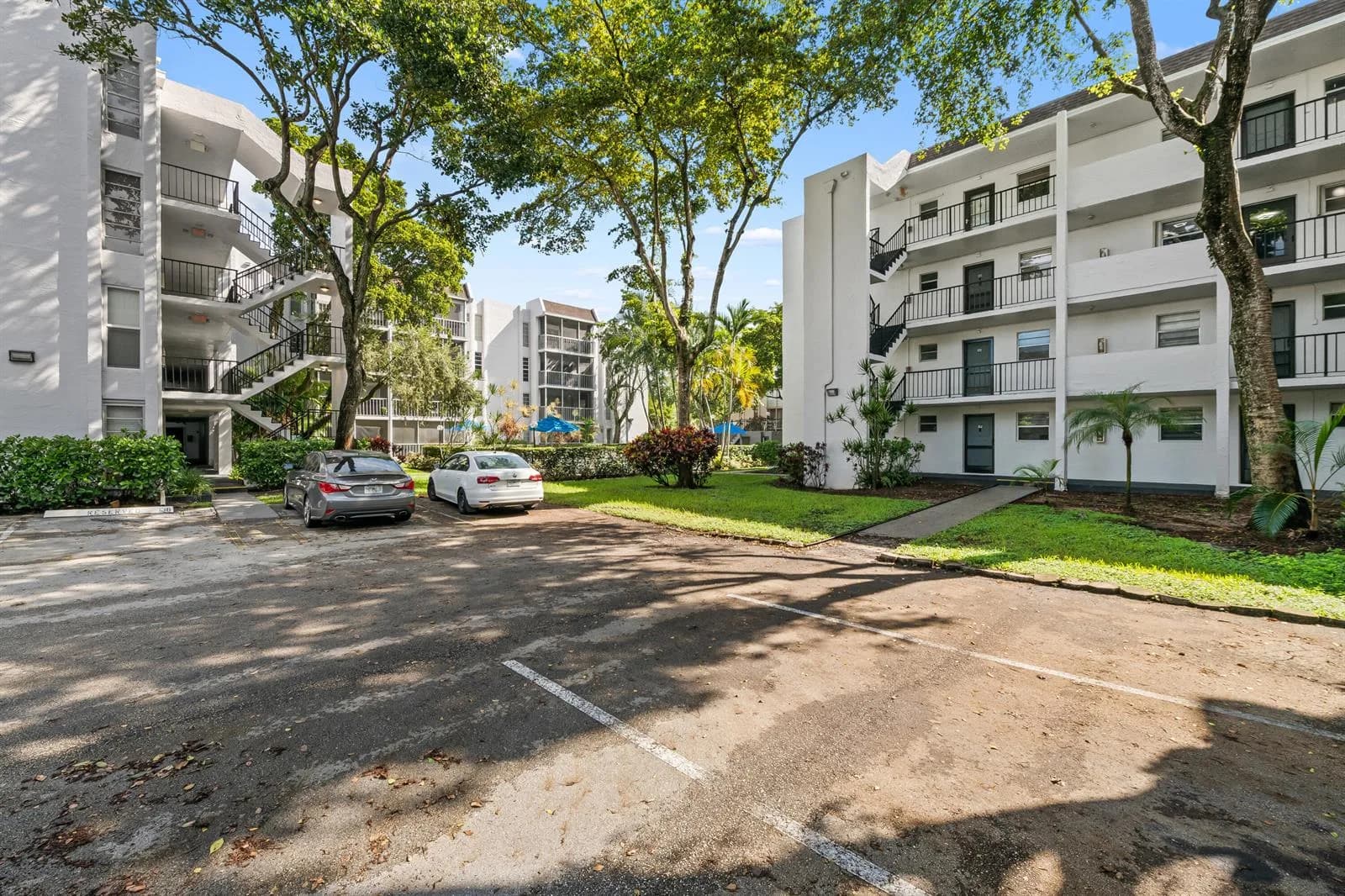 471 N Pine Island Road # 302d, Plantation FL 33324