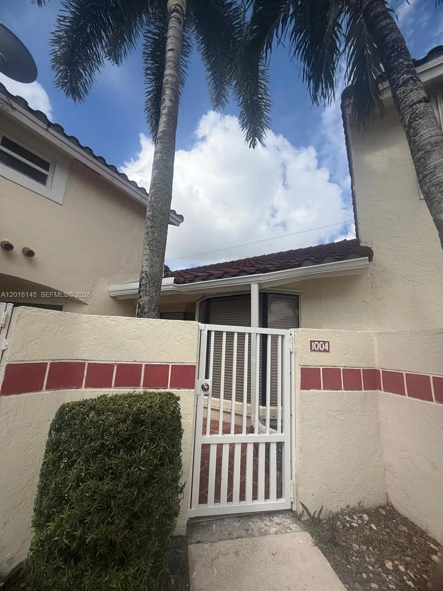 1004 San Remo Cir, Homestead FL 33035
