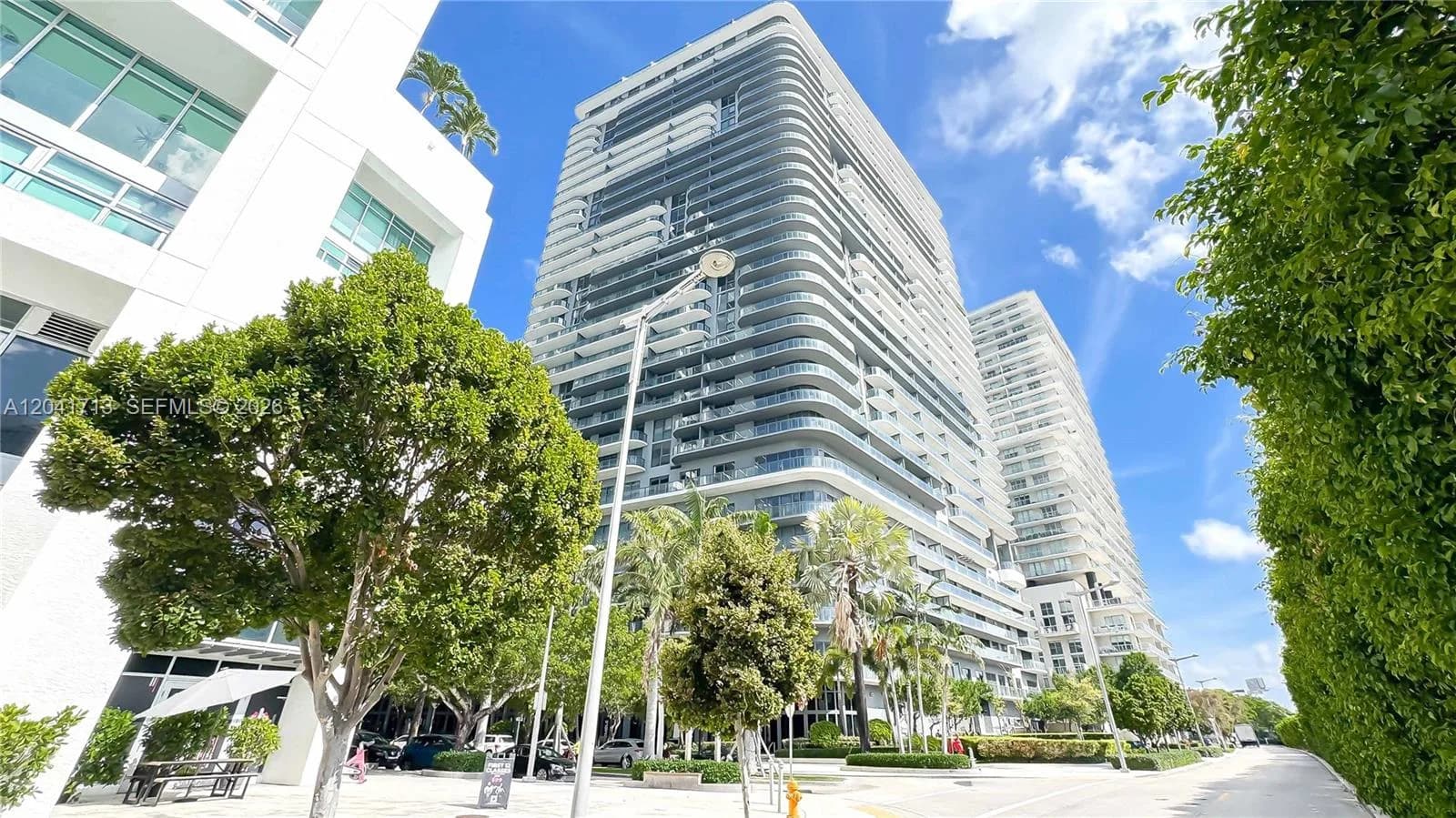 121 NE 34th St # 814, Miami, FL 33137