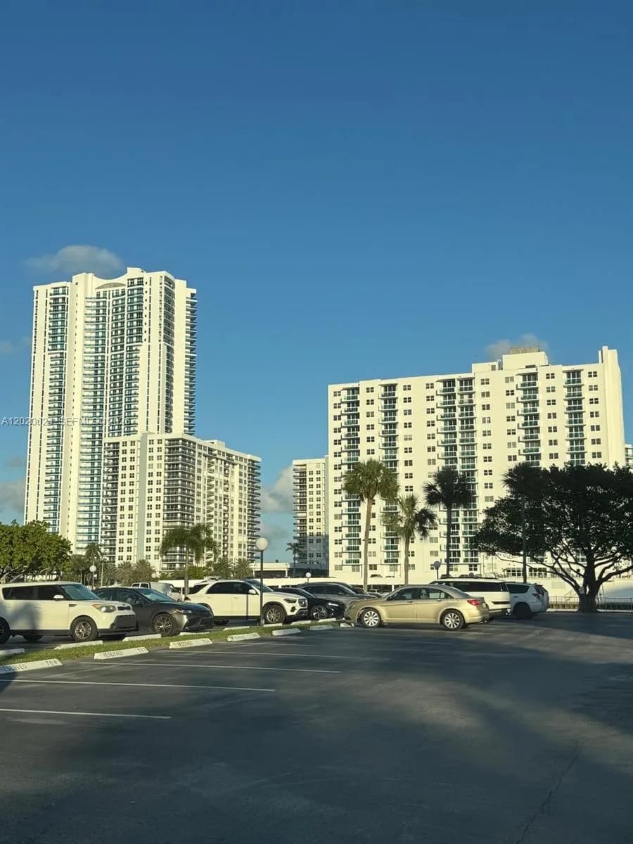 800 Parkview Dr # 406, Hallandale Beach FL 33009