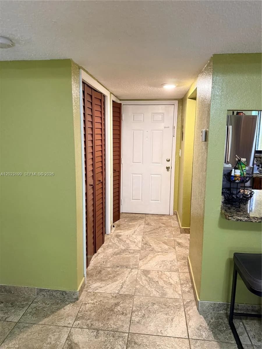 191 Lakeview Dr # 103, Weston FL 33326