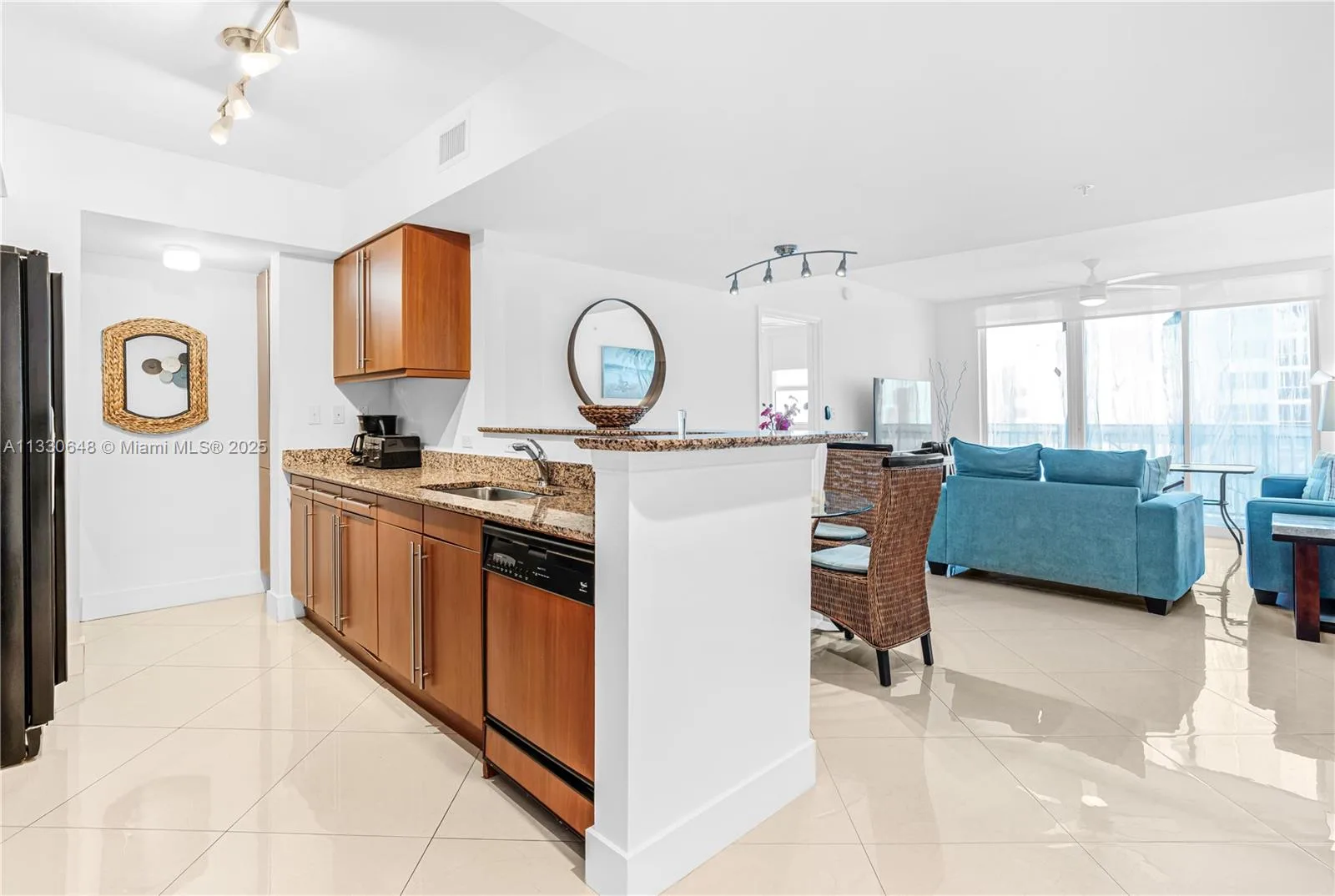2080 S Ocean Dr, # 1507., Hallandale Beach FL 33009