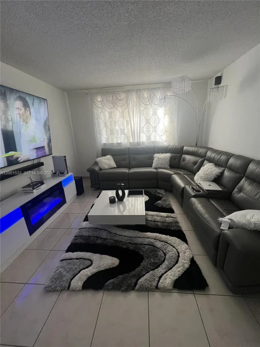 666 W 81st St # 407, Hialeah FL 33014