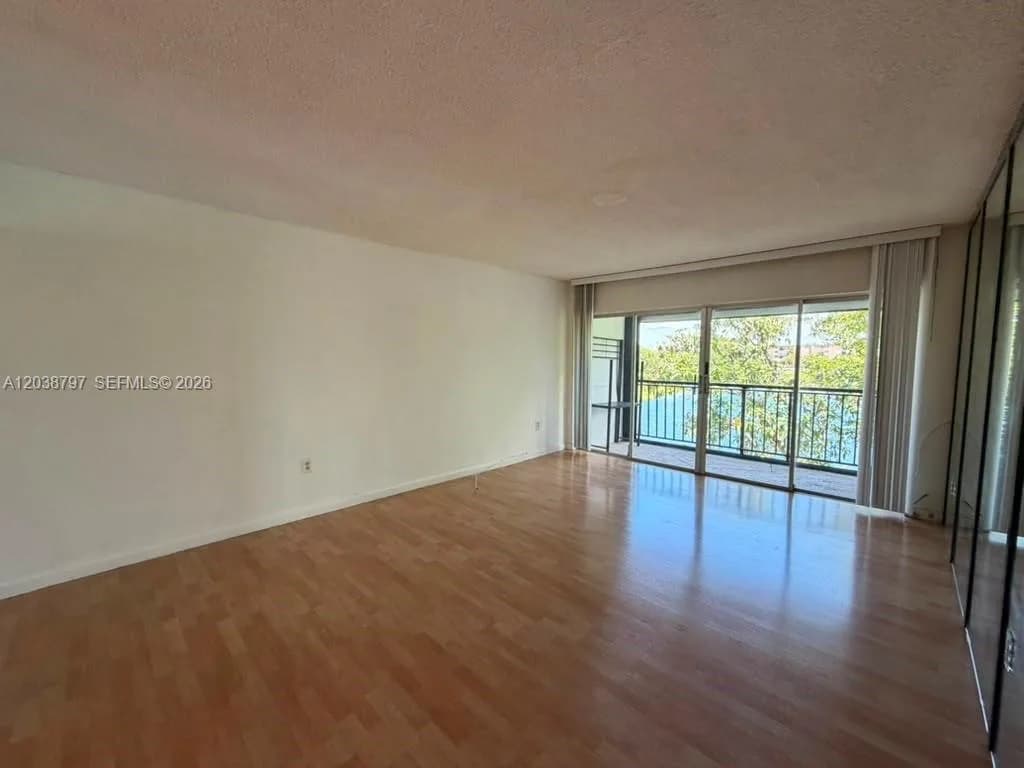8775 Park Blvd # 318, Miami, FL 33172