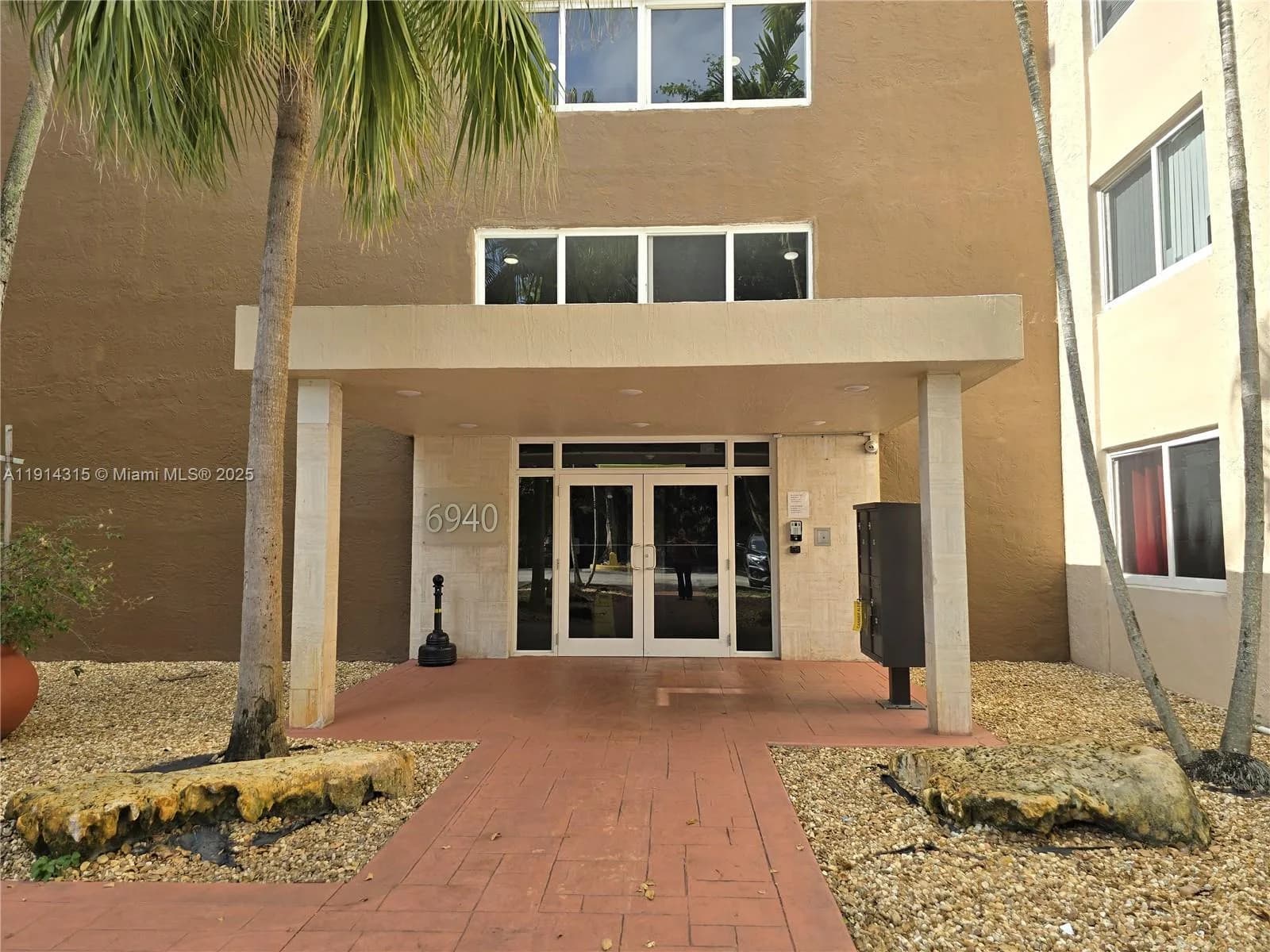 6940 Miami Gardens Dr # 1-319, Hialeah FL 33015